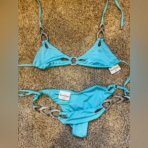 Beautiful Beach bunny swimsuit! You get a great deal! Read notes😊